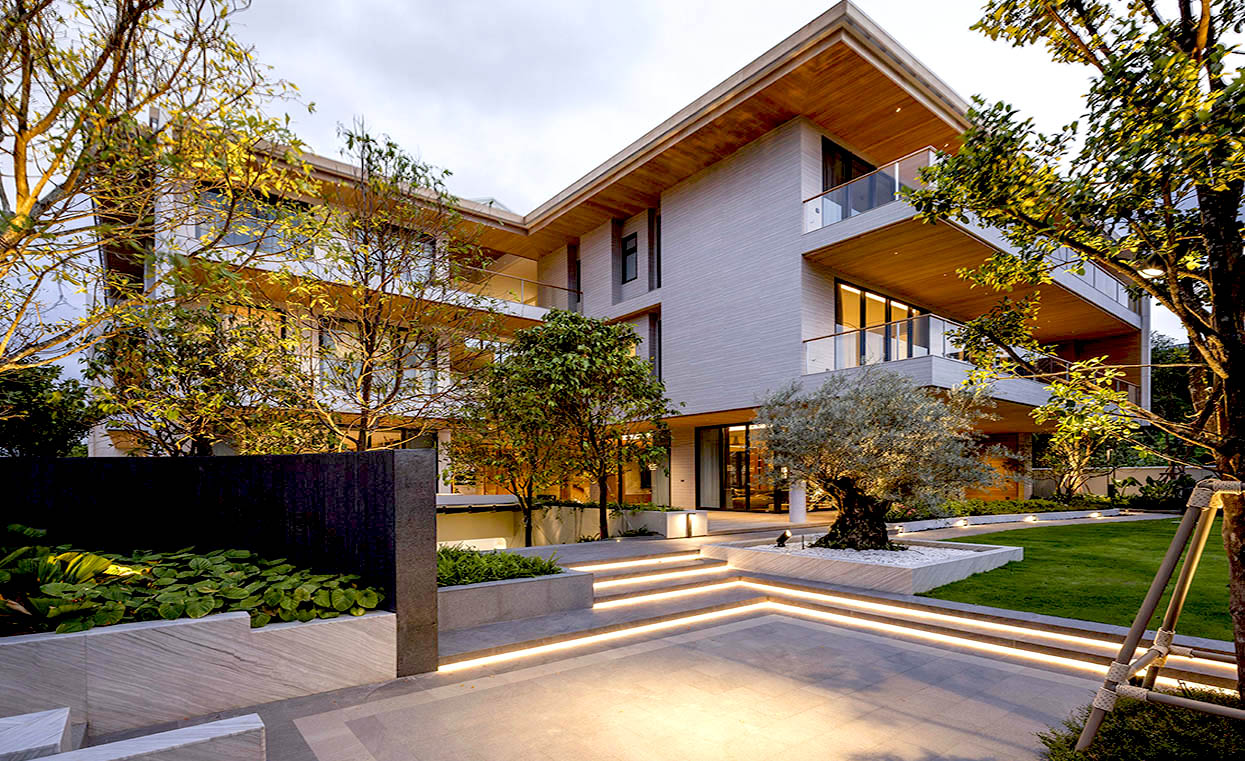 Modern sustainable courtyard house